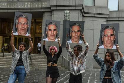 Las víctimas de Epstein llevan años pidiendo justicia