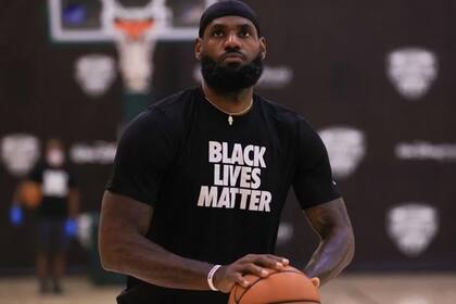 "Las vidas de los negros importan" fue el lema con el que los jugadores de NBA tomaron mayor protagonismo en decisiones institucionales; LeBron James es el máximo referente en el rubro.