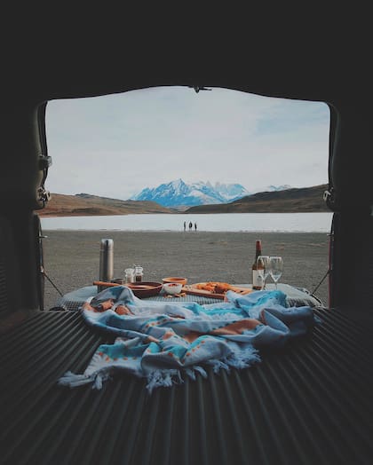 Las villas tienen vistas de las Torres del Paine, la estepa Patagónica y el Lago Sarmiento.