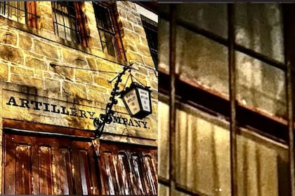 Las visitas nocturnas a la Compañía de Artillería de Newport, siempre dan la oportunidad de ver fantasmas. Instagram Columbus Ghost Tours