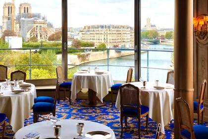 Las vistas del lujoso restaurante de París la Tour d´Argent, de donde se robaron más de 80 botellas de vino exclusivo