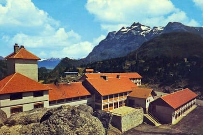 Las vistas hacia el Hotel Futaleufú en la década del 70