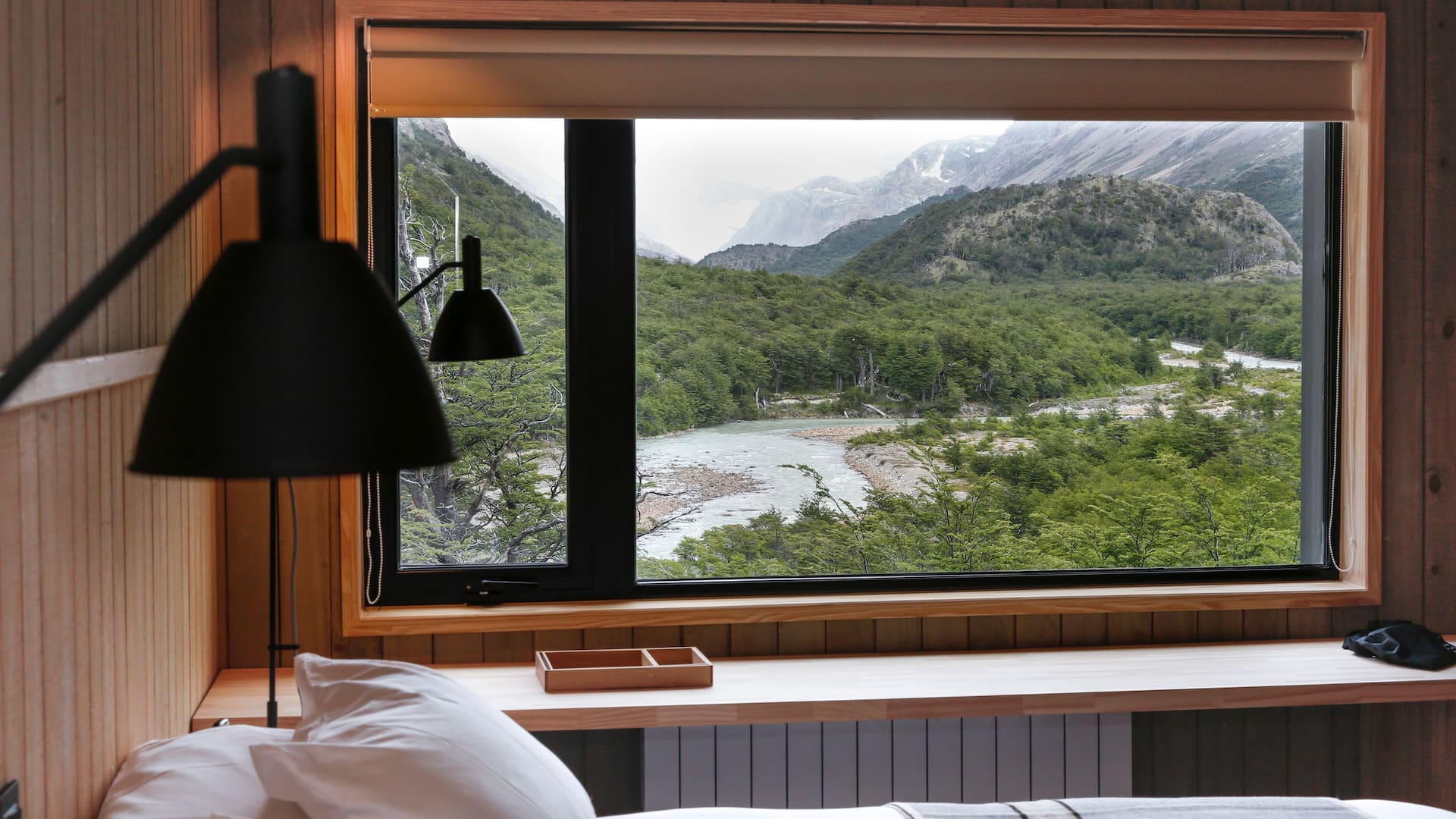 El flamante hotel cinco estrellas se levanta en la Reserva Natural Los Huemules, un área virgen a 17 km de El Chaltén.