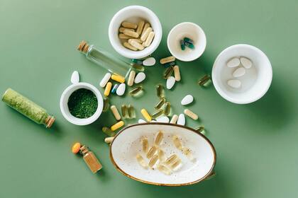 Las vitaminas se encuentran en los alimentos, pero a veces hay que acudir a suplementos (Foto de carácter ilustrativo: PEXELS)