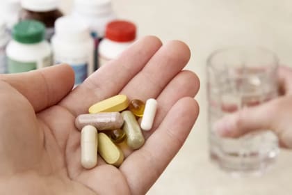 Las vitaminas son sustancias naturales que el ser humano no puede sintetizar, es decir, debe tomarlas de fuentes externas