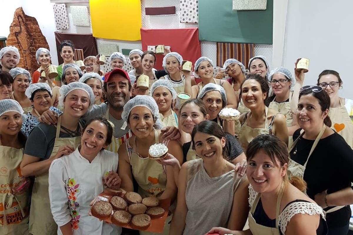 Las voluntarias de Recursos y Soluciones en Celiaquía, durante un taller de cocina de alimentos sin gluten