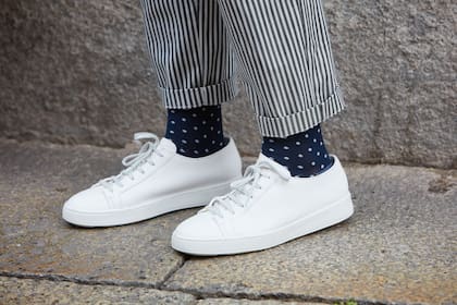 El secreto para mantener impecables las zapatillas blancas