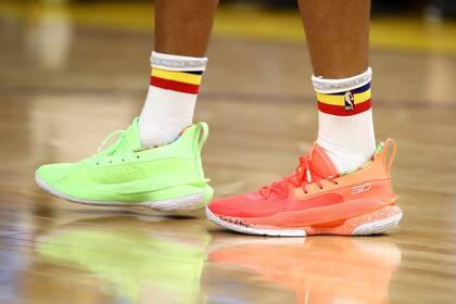 Las zapatillas de colores distintos de Stephen Curry