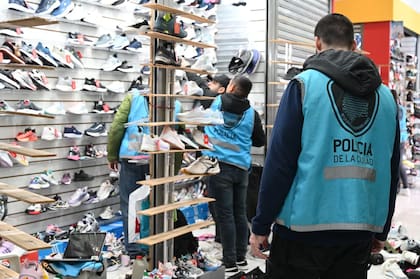 Las zapatillas de contrabando secuestradas en Retiro están valuadas en más de 160 millones de pesos