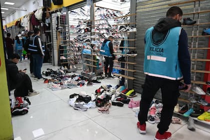 Las zapatillas de contrabando secuestradas en Retiro están valuadas en más de 160 millones de pesos