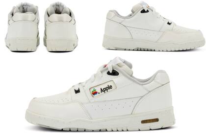 Las zapatillas están nuevas y en caja, pero podrían tener algunos defectos producto del paso del tiempo