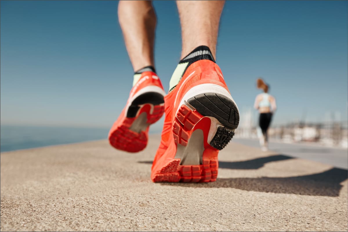 Las zapatillas para correr pueden tener una duración de entre 300 y 500 millas (400 y 800 kilómetros), aunque los expertos afirman que su vida útil puede variar