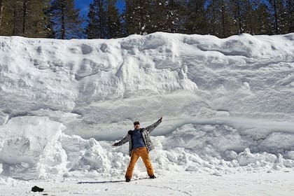 Las zonas montañosas de California llevan un par de semanas con importante presencia de nieve