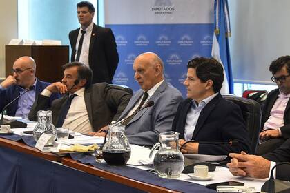 Laspina presidió la reunión de la comisión en la que Cambiemos logró las firmas para el dictamen