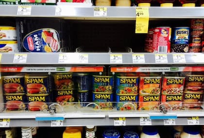 Latas de spam, en un supermercado de Hawaii