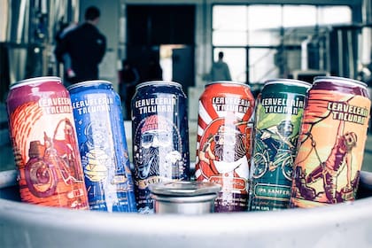 Latitas de cerveza artesanal. Cervecería Tacuara, cada una $70, o el pack de 12 $720
