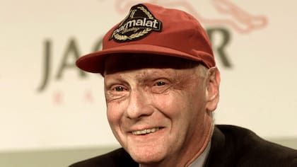 Lauda hoy, con las marcas que le dejó el accidente de hace 40 años