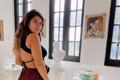 Laura aprendió lenguaje de señas cuando era pequeña (Foto Instagram @laura.bucer)