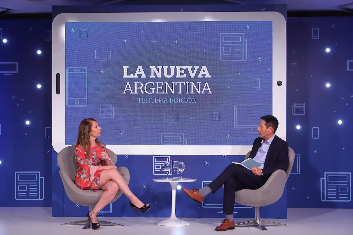 Laura Di Marco, conductora de LN+, es entrevistada por Jorge Rosales, secretario de Redacción de LA NACION