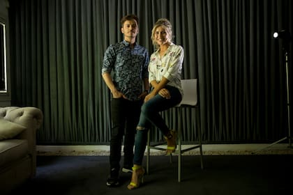 Laura Fernández y Tomás Fonzi se ponen en la piel de una pareja desgastada que decide dejar de convivir como último manotazo de ahogado para salvar la relación
