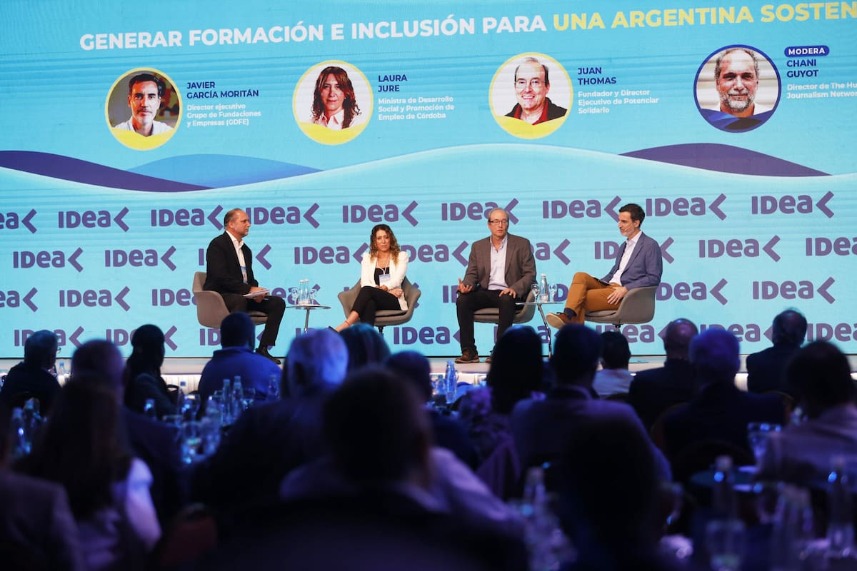 Laura Jure, ministra de Desarrollo Social y Promoción de Empleo de Córdoba; Juan Thomas, fundador y director Ejecutivo de Potenciar Solidario, Javier García Moritán, director ejecutivo Grupo de Fundaciones y Empresas (GDFE); Chani Guyot, Director de The Human Journalism Network.