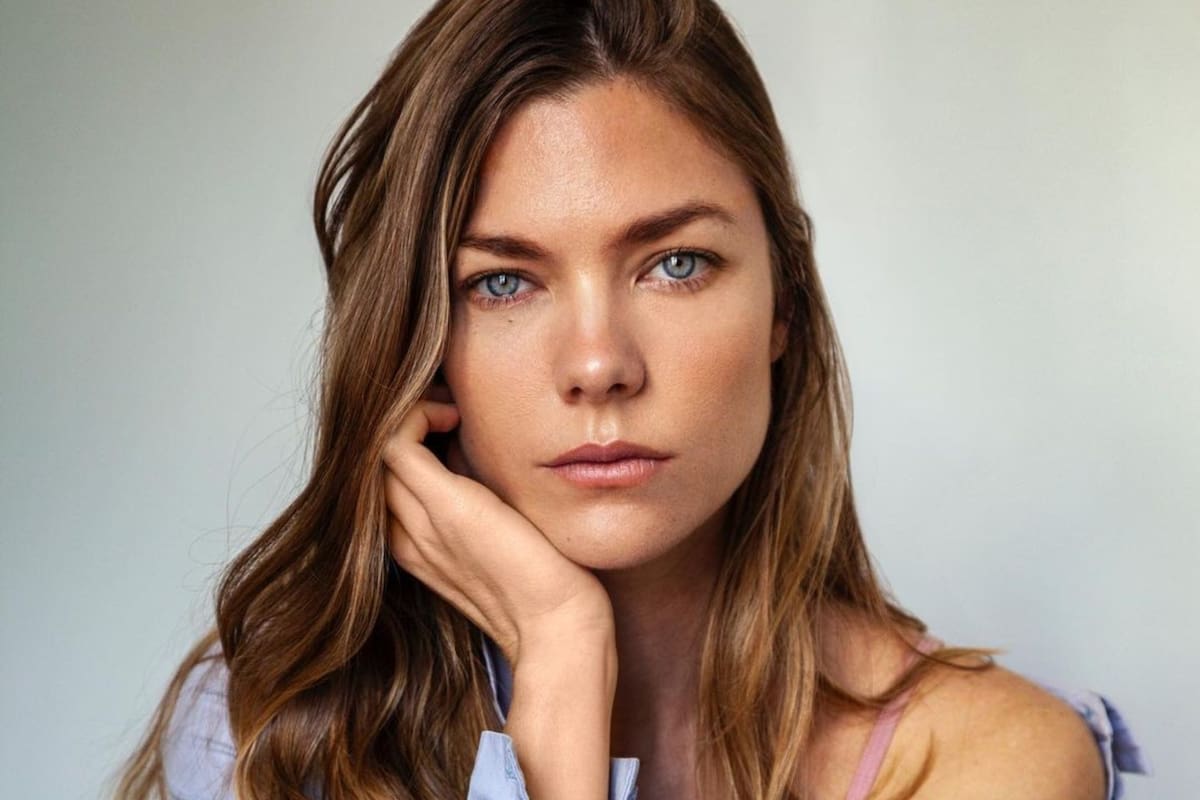 Laura Laprida está instalada en España con su marido, Eugenio Levis; mientras acá se la puede ver en Netflix en la nueva temporada de Millennials, allá filma una serie para la plataforma de streaming de Movistar