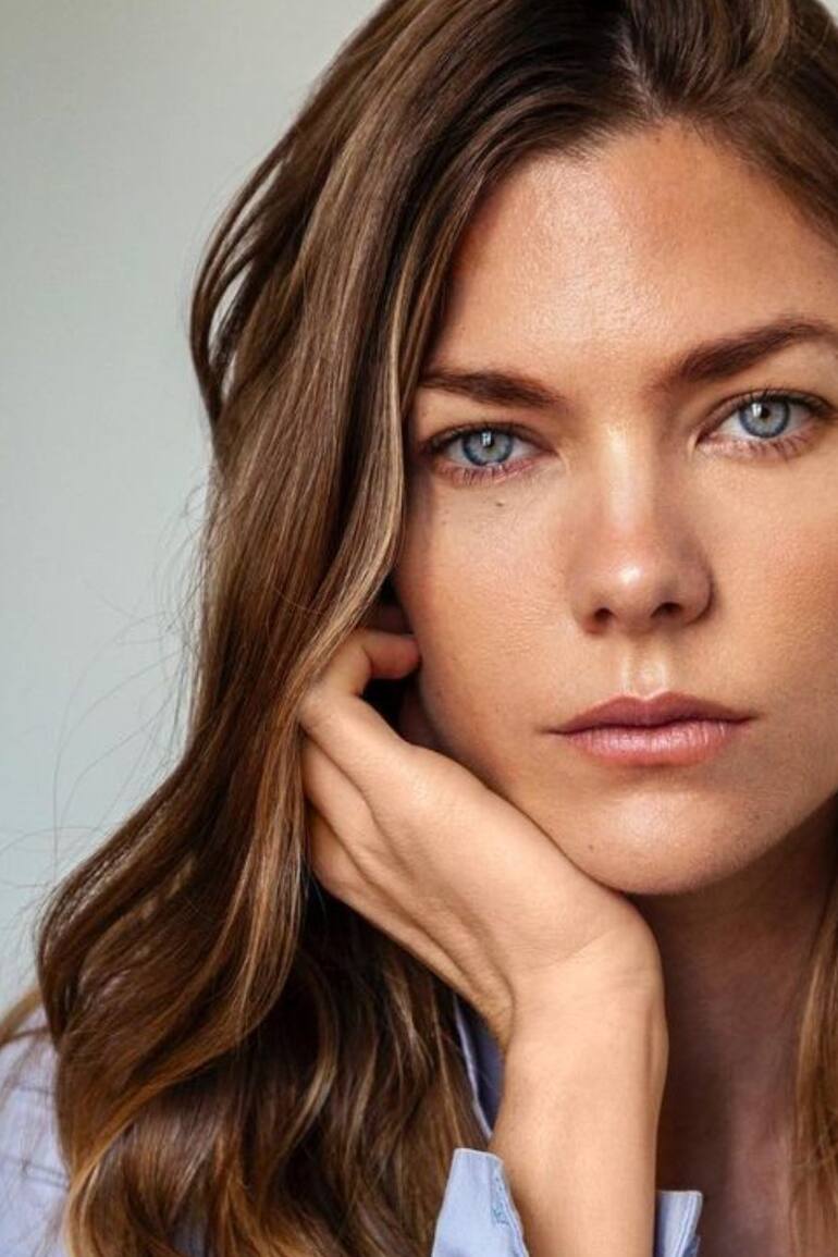 Laura Laprida está instalada en España con su marido, Eugenio Levis; mientras acá se la puede ver en Netflix en la nueva temporada de Millennials, allá filma una serie para la plataforma de streaming de Movistar