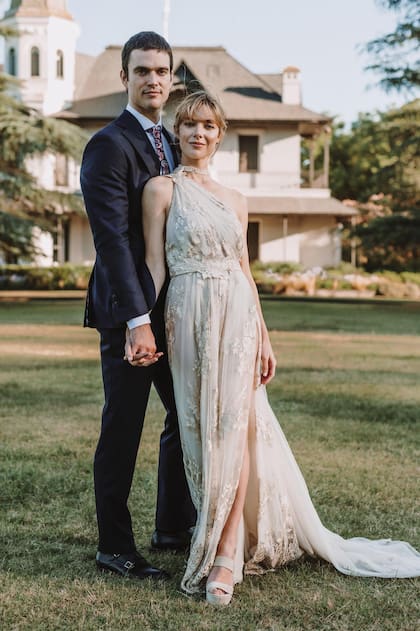 Laura Laprida tenía programada su boda en Buenos Aires para el 23 de abril de 2020, un mes después de su Civil con Eugenio Levis en Suiza. Por la pandemia, la actriz y el ingeniero industrial recién pudieron festejar con sus seres queridos el 16 de diciembre pasado.