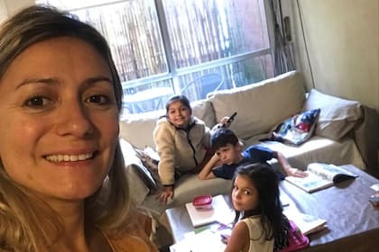 Laura Roldán y sus hijos, Catalina, Salvador y Francisco
