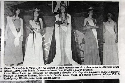 Laura Schulz es una azafata que va a juicio por contrabando. Los recortes de diario de cuando ganó el concurso Reina de la Nieve