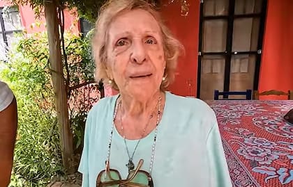 Laura se emocionó al revelar cuál es su secreto para llegar sana a los 97 años