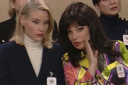 Lauren Lane junto a Fran Drescher en una escena de La Niñera (Foto: Captura de video)