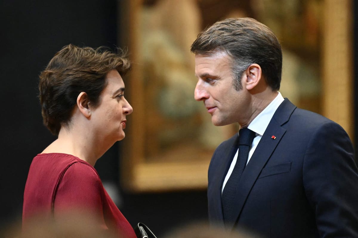 Laurence Des Cars junto a Emmanuel Macron