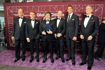 Laurence Fink, Emmanuel Macron, Javier Milei, Gianni Infantino, Tom Brady y Scott Bessent.