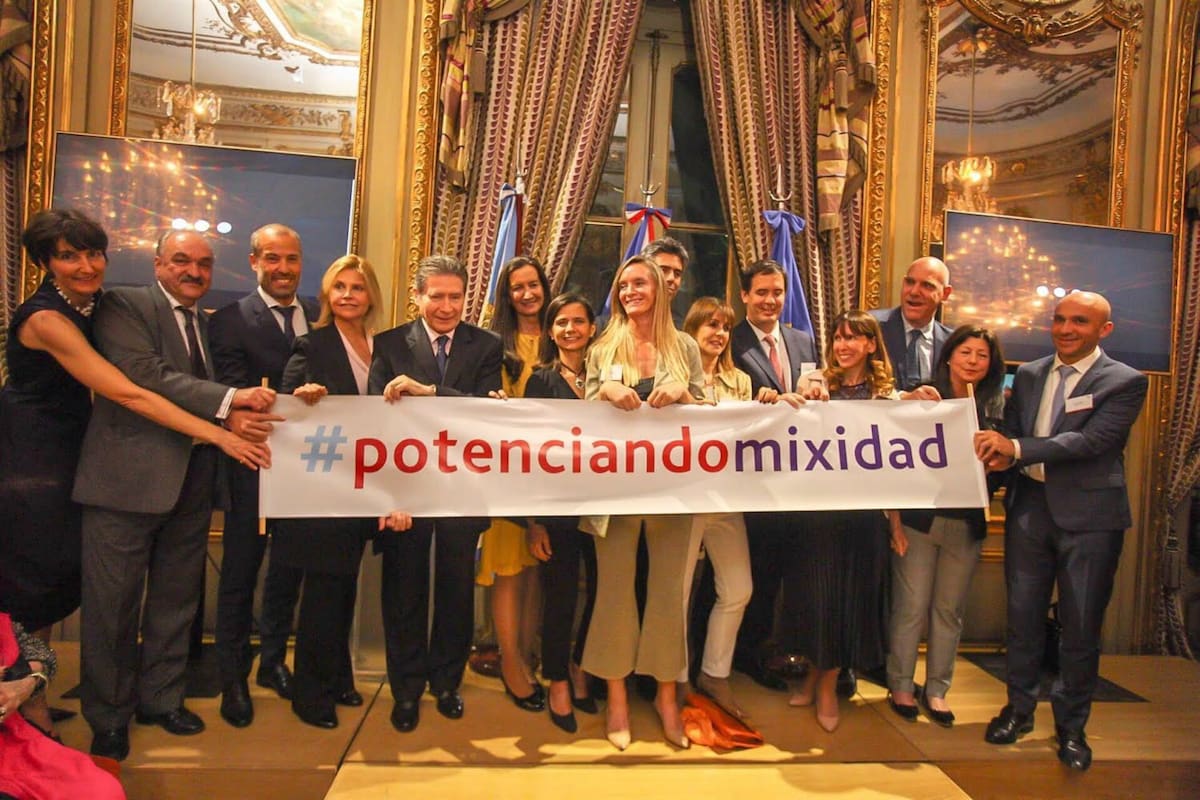 Laurence Loyer (Banco Suppervielle), Pedro Villagra Delgado (G20), Marcelo Zimet (L’Oreal), Gabriela Terminelli (Vital Voices), Pierre Henri Guignard (Embajador de Francia), Andrea Grobocopatel (FLOR), Gabriela Macagni (WCD), Eugenia Botta (Marianne), Matias Eliaschev (Lázaro), Viviana Schulzinger (