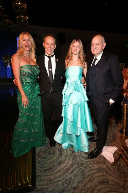 Laurencio Adot y Thiago Pinheiro, embajadores de la fundación, presentaron la nueva colección de Alta Costura SS27, con 50 modelos en pasarela. Entre ellas, se lució Allegra Cubero, que estuvo acompañada por su mamá, Nicole Neumann