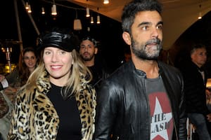 Laurita Fernández y su novio dijeron presente en el regreso a las tablas de la obra Tik Tik Boom