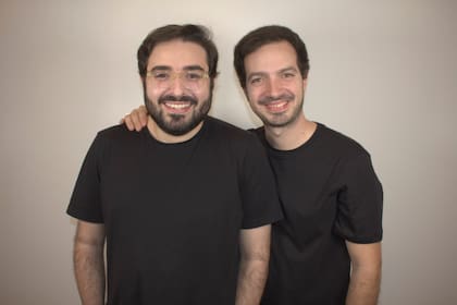 Lauta Schiaffino y Ezequiel Sculli, los fundadores de Darwin IA, la startup argentina que desarrolla agentes de inteligencia artificial