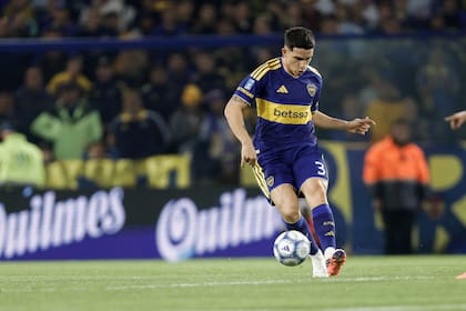 Lautaro Blanco con la pelota