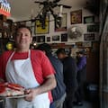 Fracasaron con una librería, pero apostaron a la pizza de molde y crearon un clásico