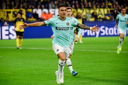 Lautaro Martínez abrió el marcador para Inter de Milán en su visita a Borussia Dortmund