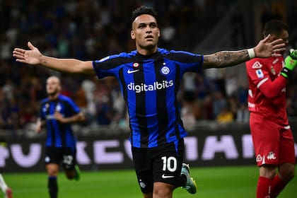 Lautaro Martínez, afirmado en su quinta temporada en Inter, anotó el primer gol a Spezia, por la liga de Italia.