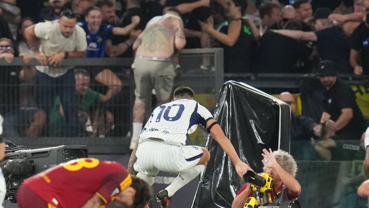 Lautaro MartÃnez marcó los dos goles en la remontada de Inter de Milán ante Roma por la Serie A