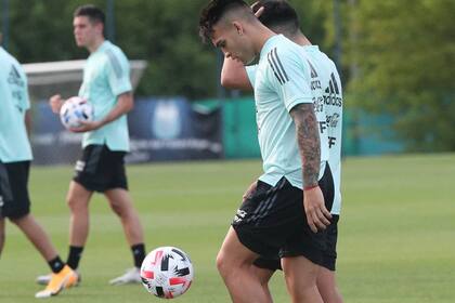 Lautaro Martínez, con molestias físicas, realizó trabajos diferenciados y no está asegurada su presencia desde el inicio para jugar el jueves con Paraguay.