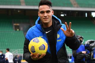 Inter puntero. Lautaro Martínez facturó por triplicado (y le quitaron el cuarto)