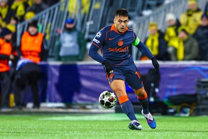 Lautaro Martínez, durante el partido ante Bodo/Glimt, de Noruega, por la Champions League; sufrió una lesión en el sóleo izquierdo que lo podría tener hasta un mes afuera de las canchas