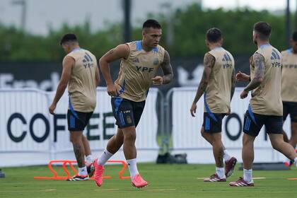 Lautaro Martínez, durante los entrenamientos en Miami