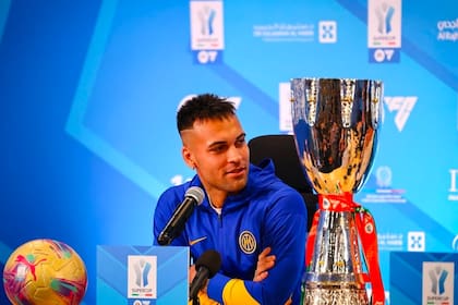 Lautaro Martínez en la conferencia de prensa previa a la final de la Supercopa Italiana ante Milan