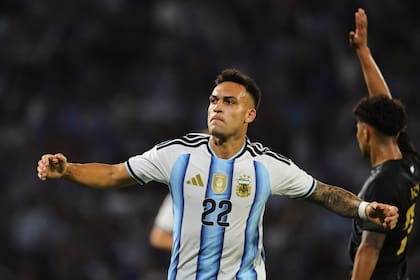 Lautaro Martínez es el tercer máximo goleador de la historia de la selección argentina