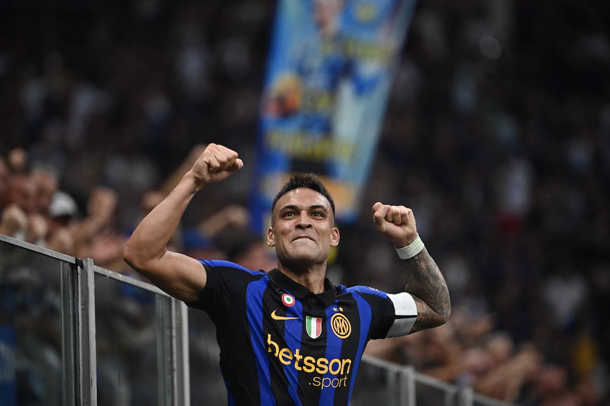 Lautaro Martínez festeja el gol del triunfo, conseguido en tiempo adicionado